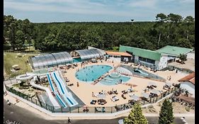 bungalow sous les pins dans village vacances